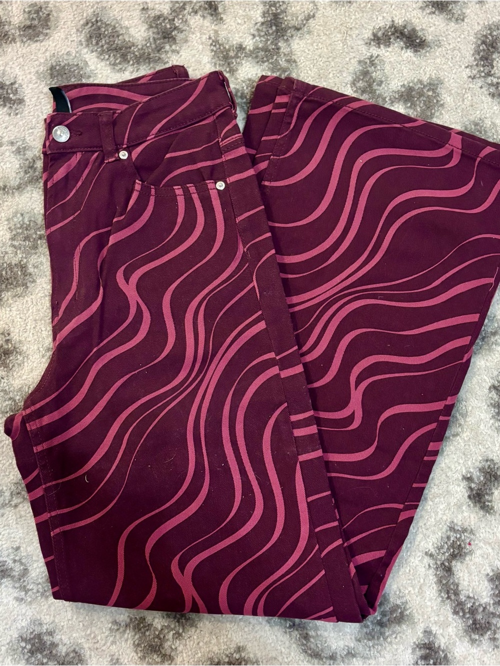 • patterned pants •